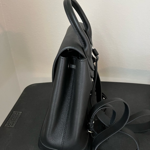 Louis Vuitton Locke Backpack Noir - Picture 3 of 7